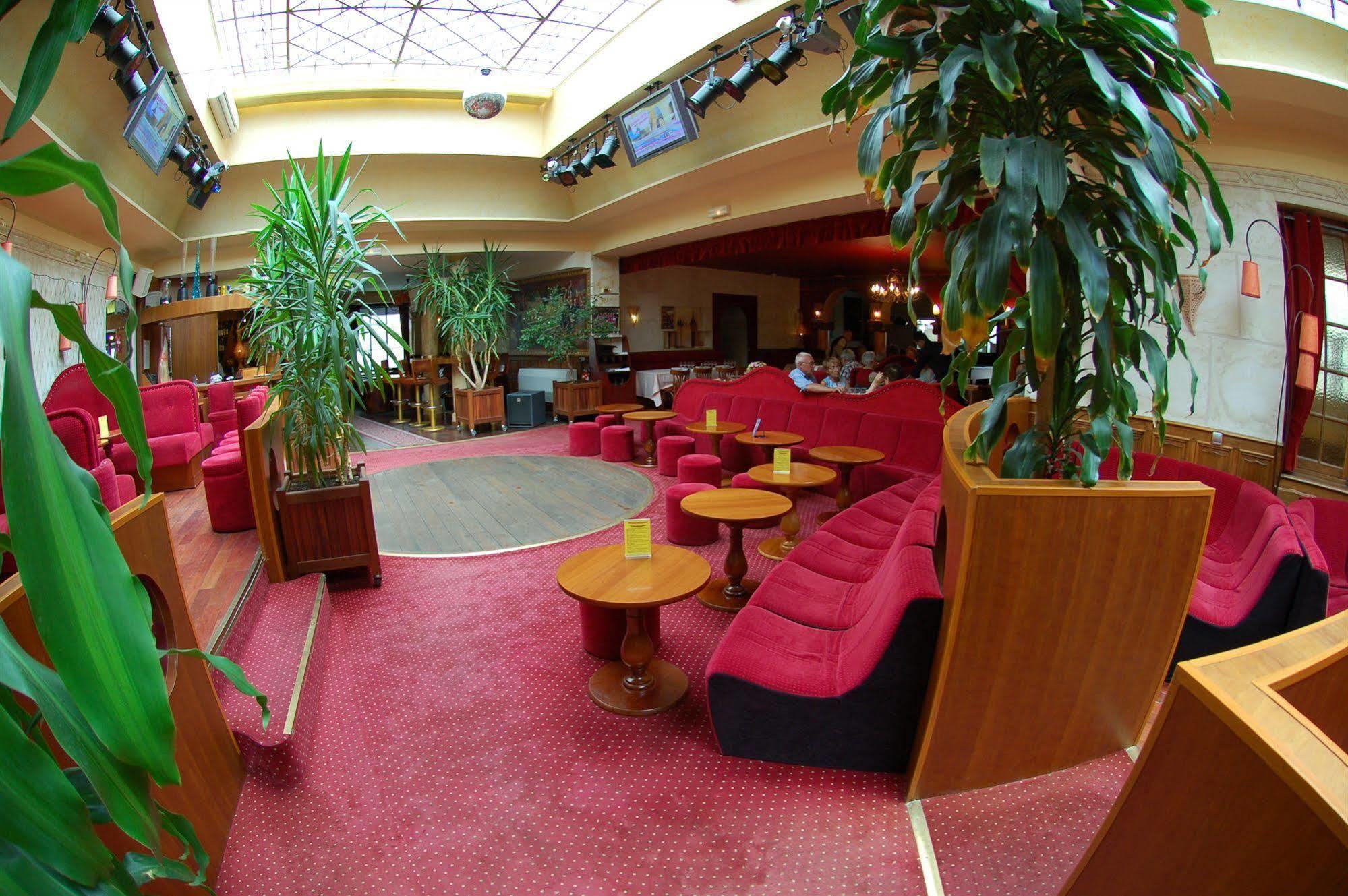 Hotel Restaurant Saint Louis Châteaudun Extérieur photo